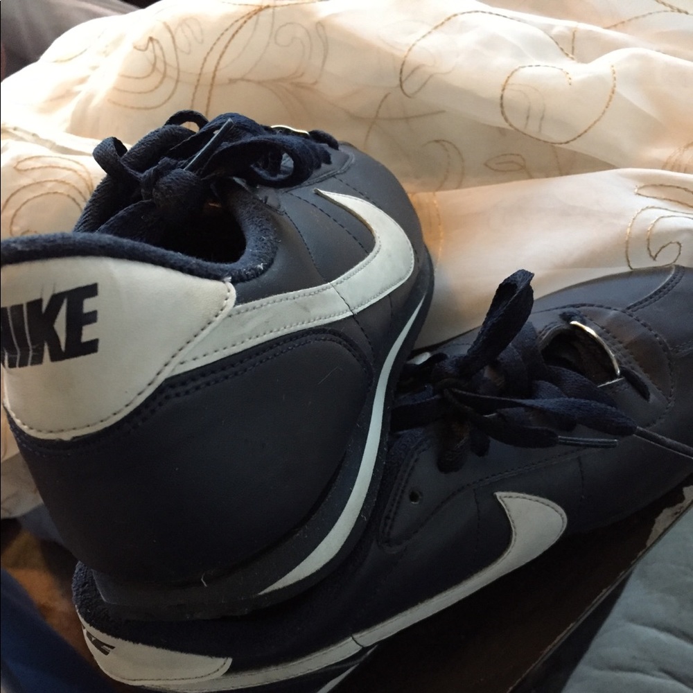 Nike tennis shoes